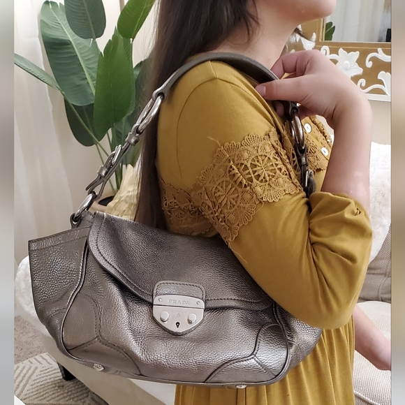 🏵 FLASH SALE! 100% Authentic Prada Leather Shoulder Bag - Picture 2 of 16